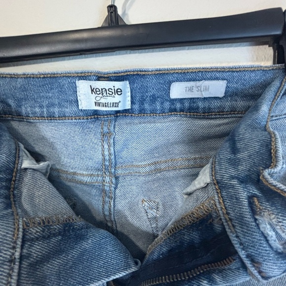 Kensie Women's 6/28 Distressed & Faded  Blue Denim Jeans V Cut Ankle - Picture 4 of 10